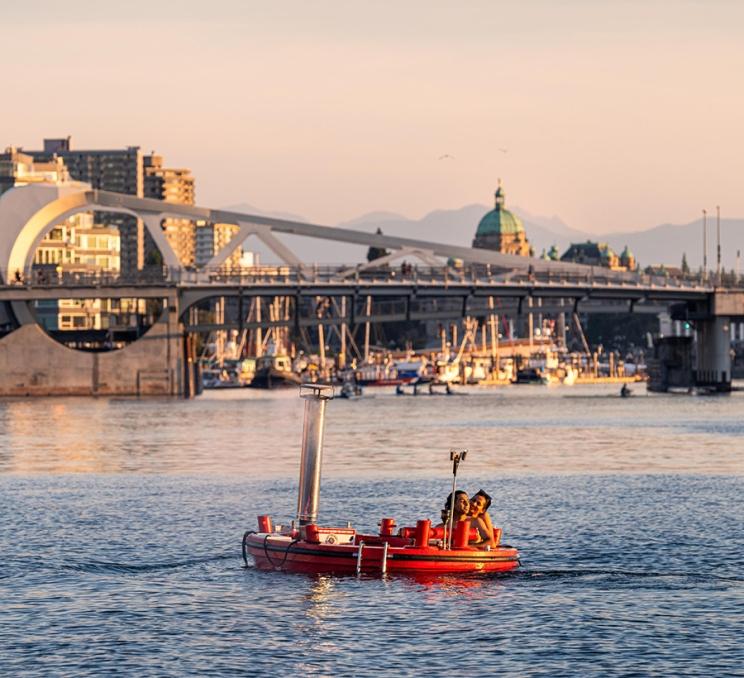 A couple floats across the Upper Harbour in a Hot Tub Boat in Victoria, BC