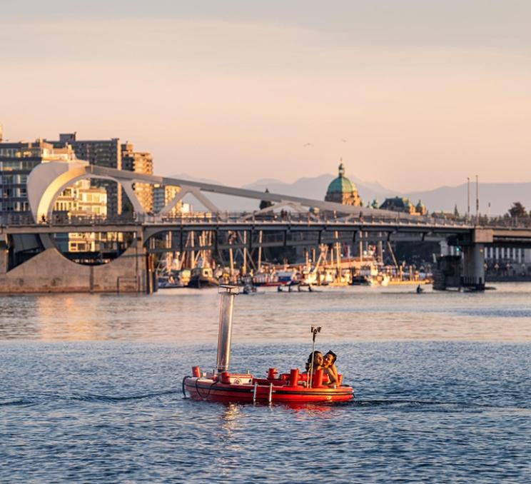 A couple tours the Upper Harbour aboard a Hot Tub Boat in Victoria, BC