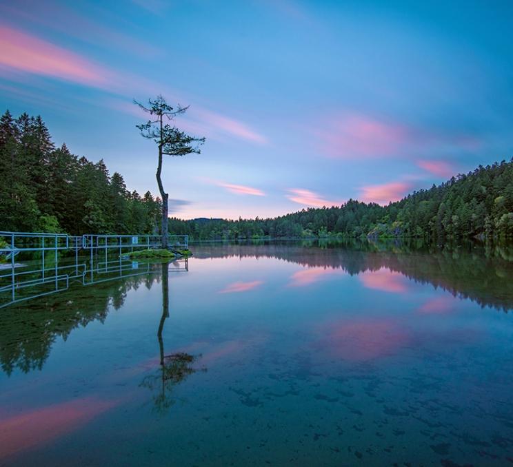 A sunset at Thetis Lake Regional Park in Victoria, BC