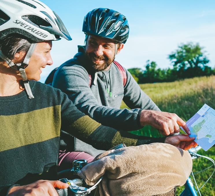 A couple explores Victoria, BC by bike