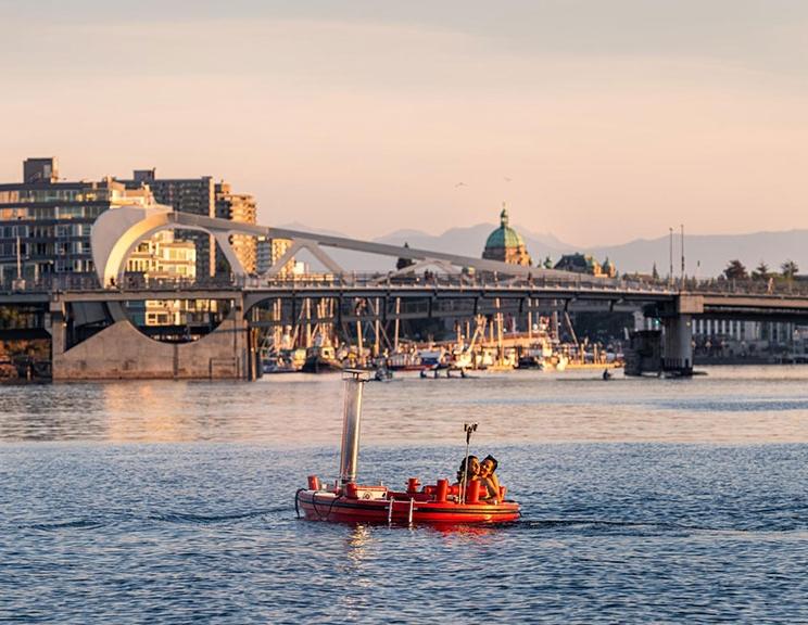 A couple rides a Hot Tub Boat across Victoria's Upper Harbour